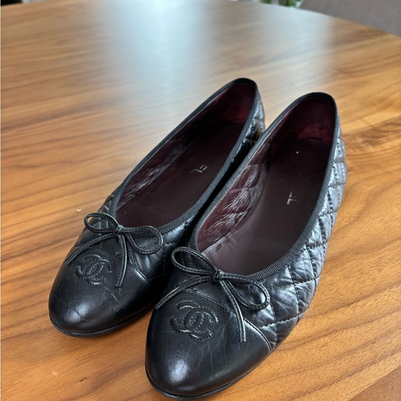 CHANEL Black Quilted Flats with Bow - Picture 1 of 9